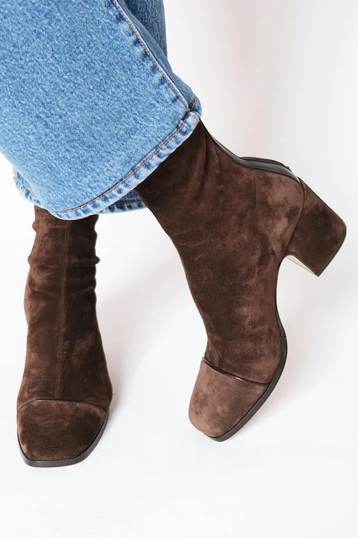 Sarah | Elegant Suede Boots
