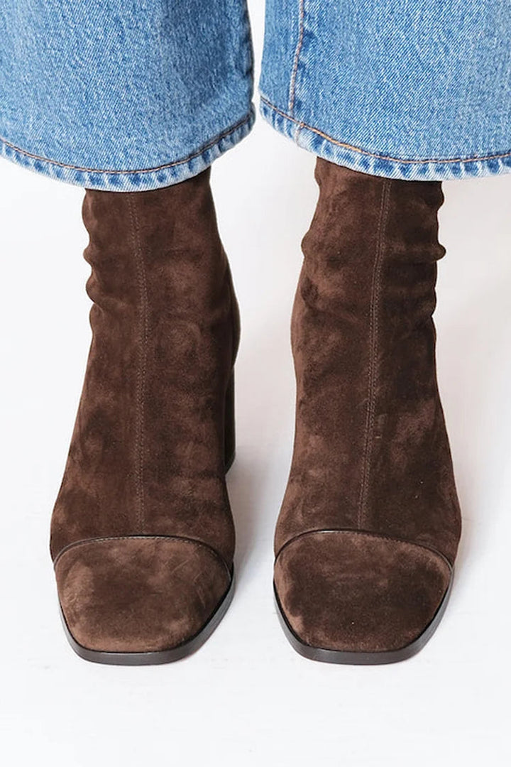 Sarah | Elegant Suede Boots
