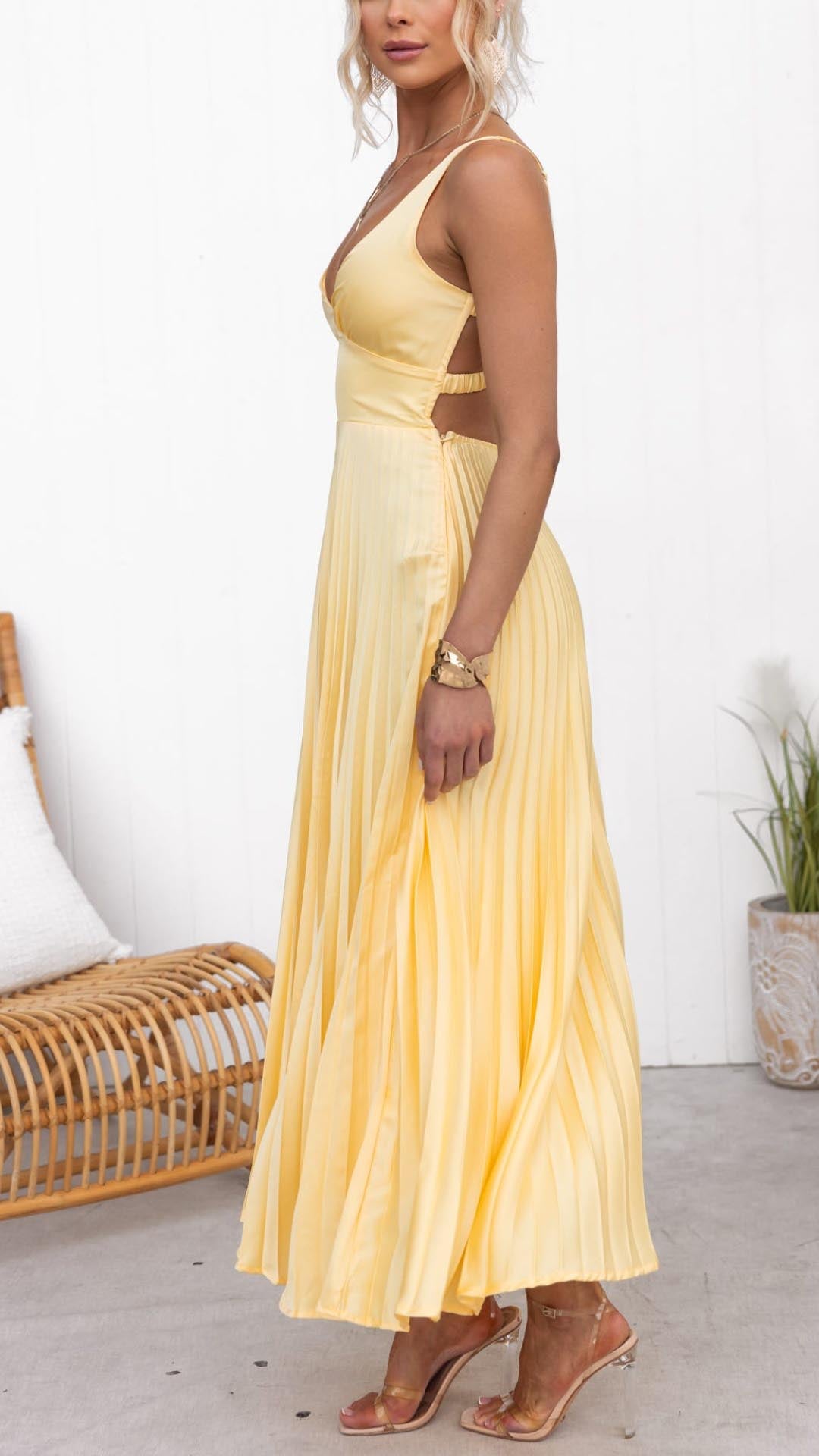 Juliet | Yellow Pleated V-Neck Autumn Maxi Dress